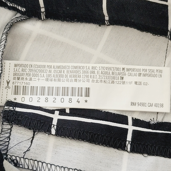 FOREVER 21 women's black squared pants. Skinny  SIZE S - Picture 11 of 13